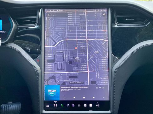 Used 2018 Tesla Model X 75D image 14