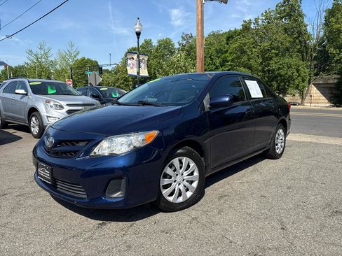 Used 2012 Toyota Corolla LE FWD image 3