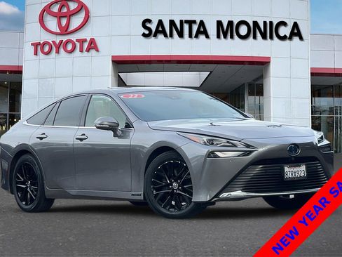 Used 2022 Toyota Mirai XLE image 2