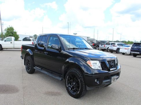 Used 2020 Nissan Frontier SV w/ Midnight Edition Floor Mats AWD/4WD image 2