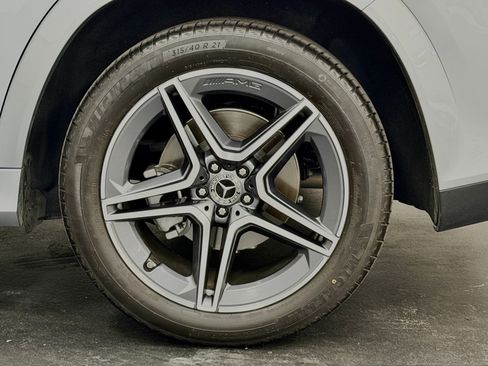 Used 2025 Mercedes-Benz GLS 450 4MATIC image 17