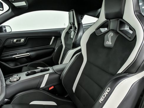 Used 2020 Ford Mustang Shelby GT500 w/ Carbon Fiber Track Pack image 20