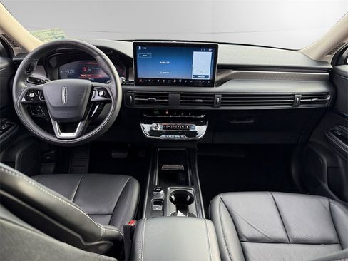 Used 2025 Lincoln Corsair Reserve image 10