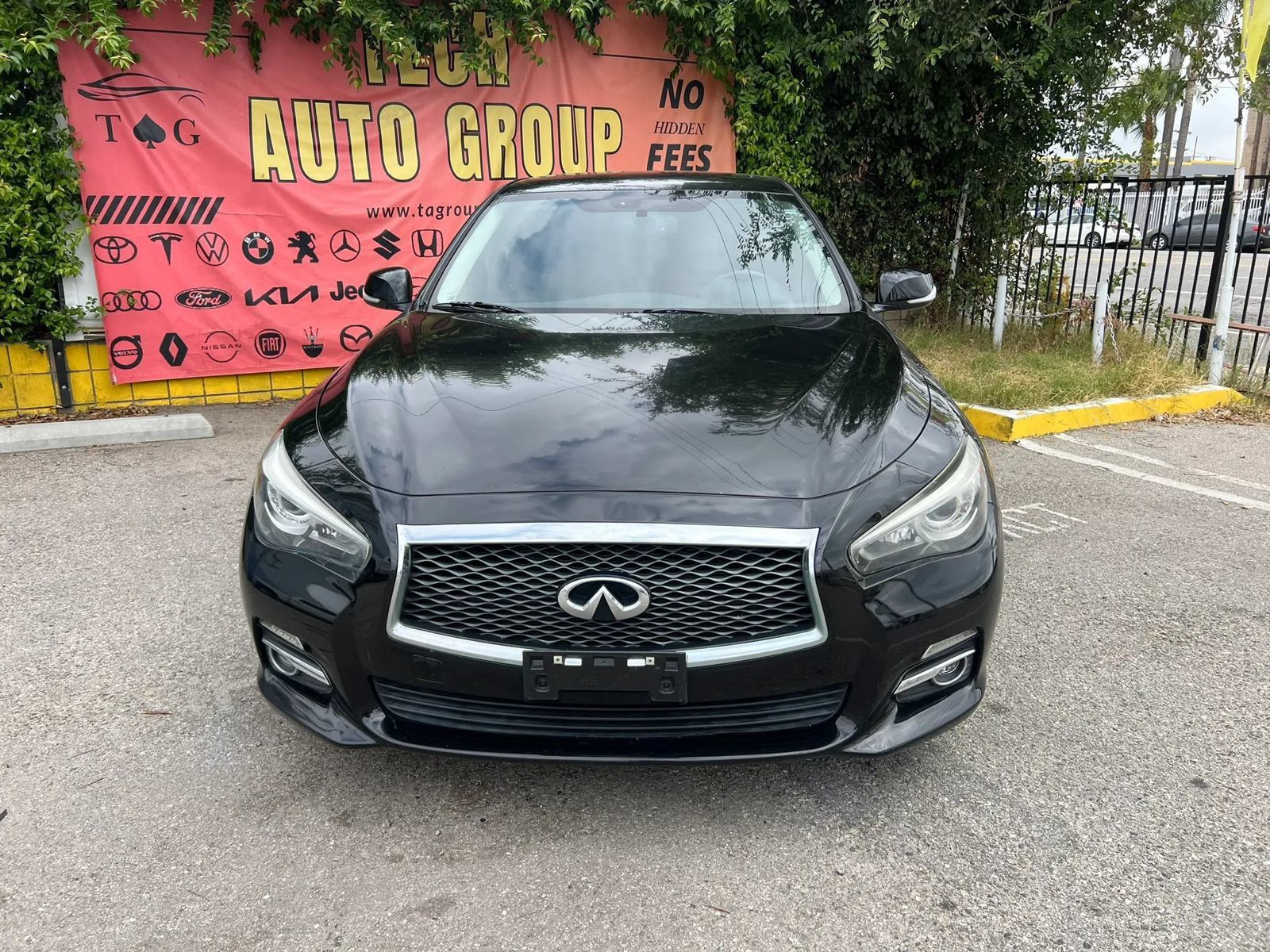 Used 2017 INFINITI Q50 Signature Edition w/ All Weather Package (L93) RWD image 2