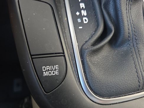 Certified 2025 Kia Soul LX w/ LX Technology Package FWD image 17