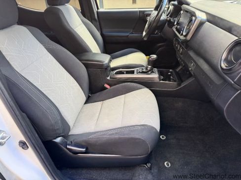 Used 2021 Toyota Tacoma TRD Off-Road w/ Technology Package image 18