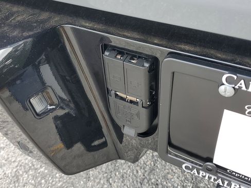 New 2025 GMC Hummer EV 2X image 6