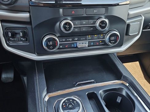 Used 2022 Ford Expedition XLT image 23