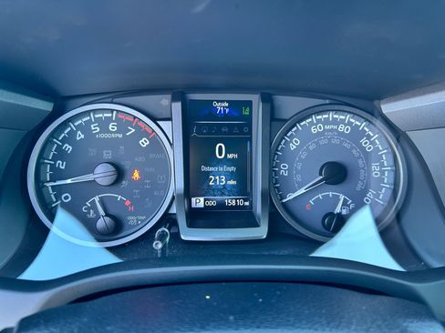 Used 2023 Toyota Tacoma TRD Sport w/ Advanced Technology Package image 15