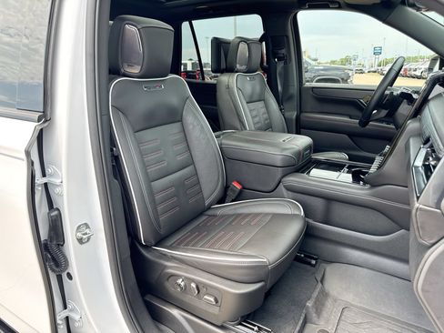 Used 2025 GMC Yukon AT4 Ultimate AWD/4WD image 29