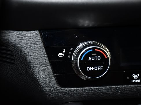 Used 2025 Mitsubishi Outlander SE AWD/4WD image 29