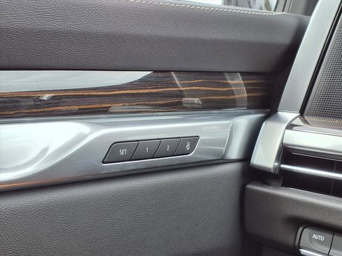 Certified 2025 Cadillac Escalade Premium Luxury image 31