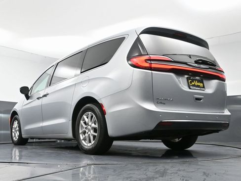 Used 2024 Chrysler Pacifica Touring-L image 51