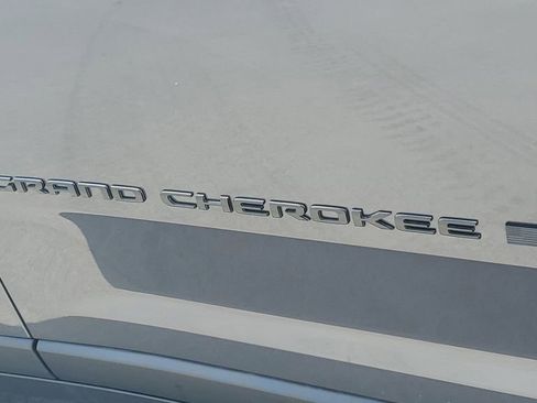 New 2025 Jeep Grand Cherokee L Altitude image 8