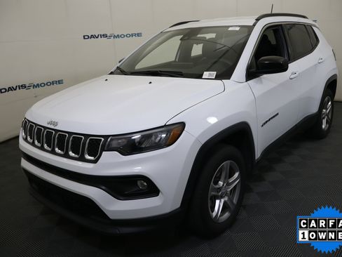 Used 2024 Jeep Compass Latitude AWD/4WD image 11