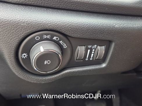 New 2026 Chrysler Pacifica Select image 28