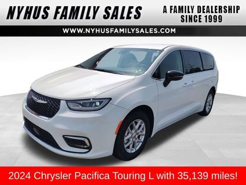 Used 2024 Chrysler Pacifica Touring-L image 1