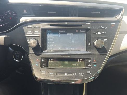 Used 2018 Toyota Avalon Limited FWD image 19