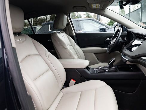 Used 2024 Cadillac XT4 Premium Luxury image 23