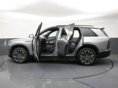 Used 2026 Cadillac Vistiq Luxury w/ LPO, Floor Liner Package AWD/4WD image 34
