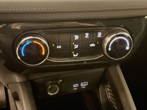 Used 2025 Chevrolet TrailBlazer LT AWD/4WD image 23