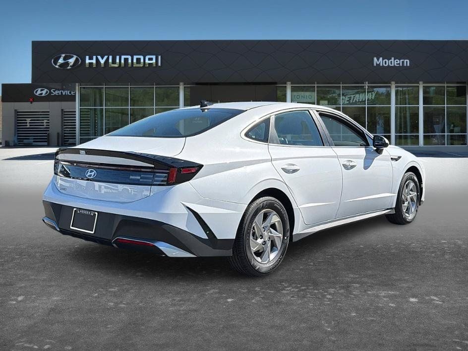 New 2026 Hyundai Sonata SE FWD image 3