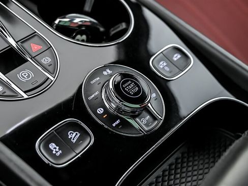 Used 2017 Bentley Bentayga AWD/4WD image 25