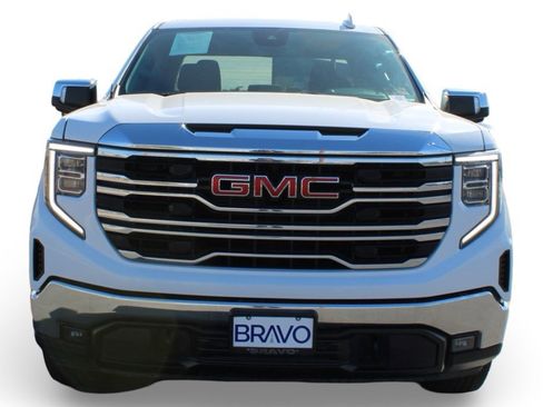 Used 2024 GMC Sierra 1500 SLT image 2