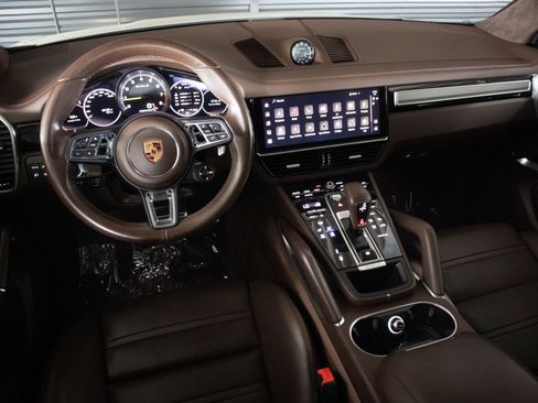 Used 2022 Porsche Cayenne Turbo S AWD/4WD image 19