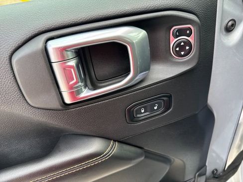 Used 2024 Jeep Wrangler Unlimited Sahara image 11