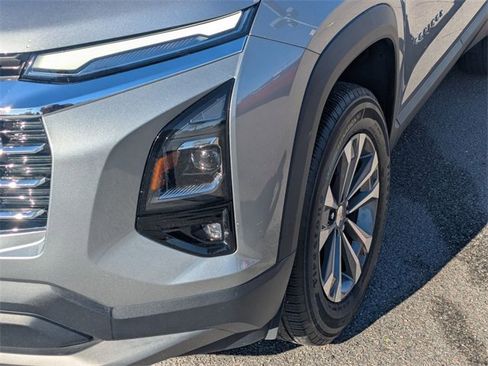 Used 2025 Chevrolet Equinox LT w/ Convenience Package II image 9