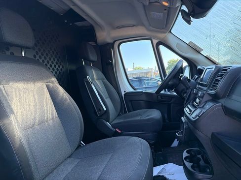 Used 2025 RAM ProMaster 2500 w/ U-Haul Equipment Group FWD image 9