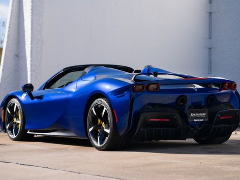 Used 2025 Ferrari SF90 Spider image 17