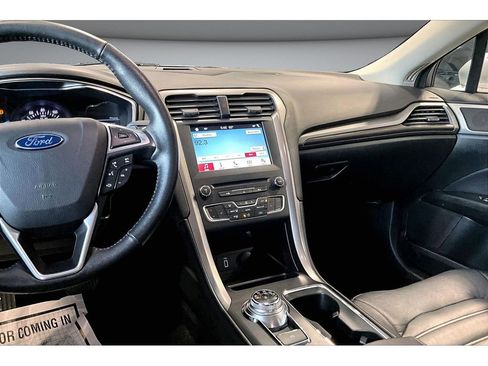 Used 2017 Ford Fusion SE w/ Fusion SE Technology Package FWD image 7