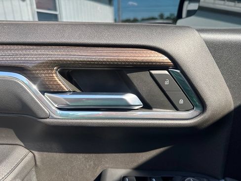 Used 2023 Chevrolet Silverado 1500 LT w/ Leather Package AWD/4WD image 31