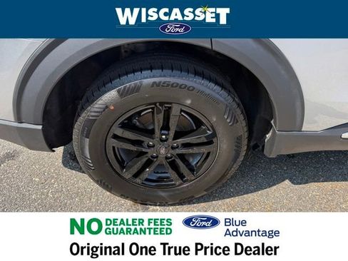 Certified 2022 Ford Explorer XLT w/ Equipment Group 202A image 31