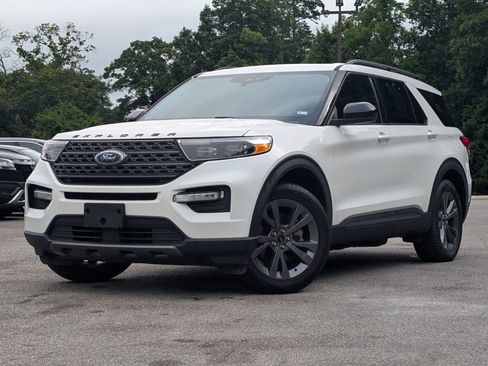 Used 2022 Ford Explorer XLT w/ Equipment Group 202A RWD image 4
