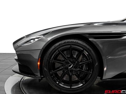 Used 2019 Aston Martin DB11 Volante RWD image 15