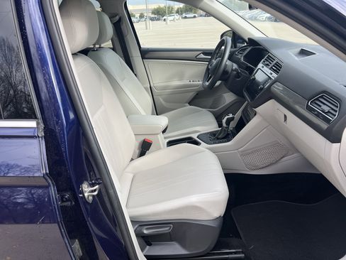 Certified 2023 Volkswagen Tiguan SE w/ Panoramic Sunroof Package image 29