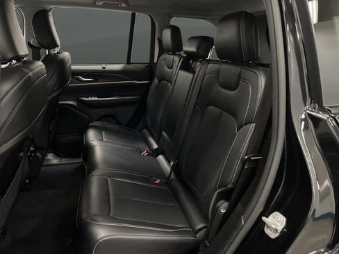 Used 2023 Jeep Grand Cherokee Limited w/ Luxury Tech Group II image 29