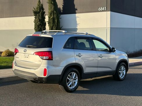 Used 2014 Kia Sorento LX image 6