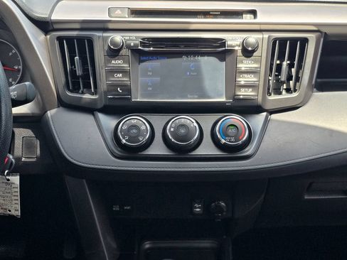 Used 2016 Toyota RAV4 LE FWD image 17