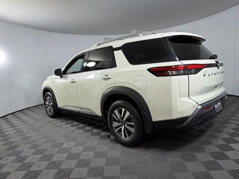 Used 2024 Nissan Pathfinder SL image 8