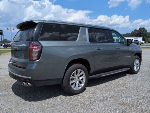 Used 2023 Chevrolet Suburban Premier RWD image 3