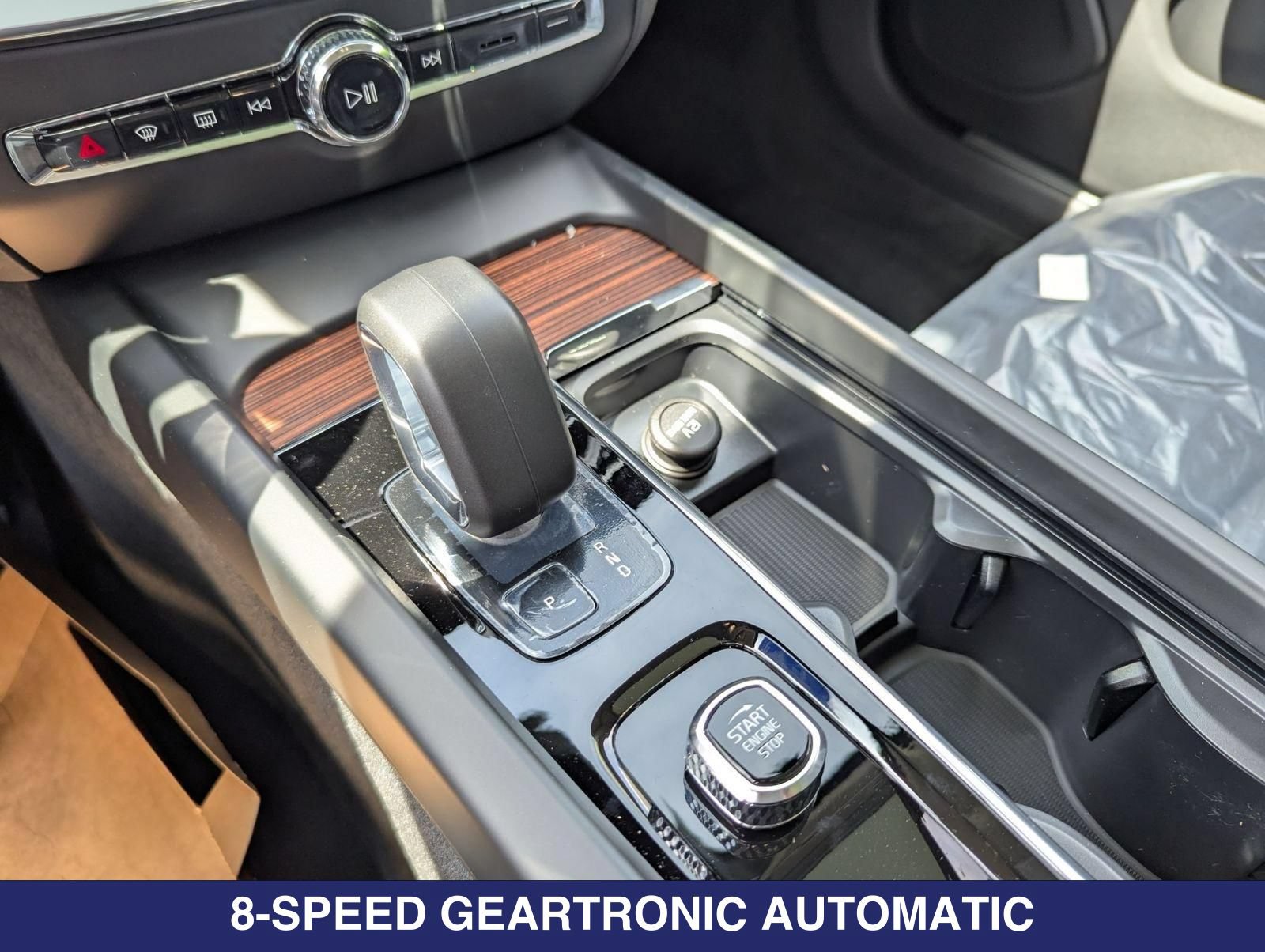 Certified 2026 Volvo V60 B5 Cross Country Plus w/ Protection Package Premier AWD/4WD image 17
