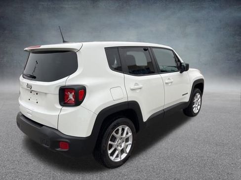 Used 2023 Jeep Renegade Latitude image 3