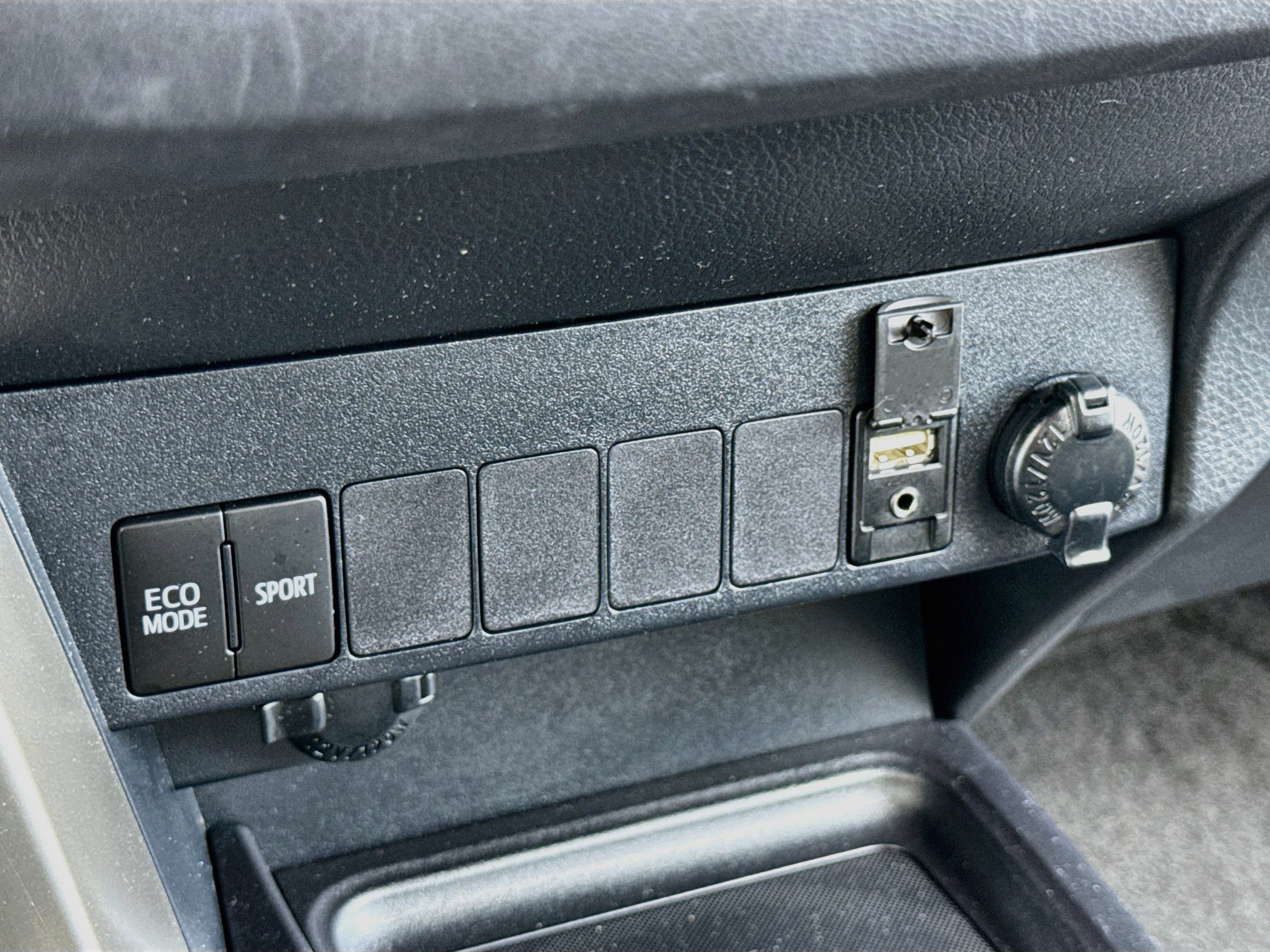 Used 2014 Toyota RAV4 LE AWD/4WD image 18