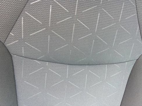 Used 2025 Toyota RAV4 XLE FWD image 33