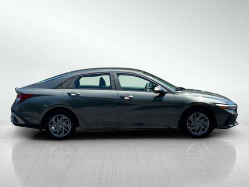 Used 2024 Hyundai Elantra SEL FWD image 3