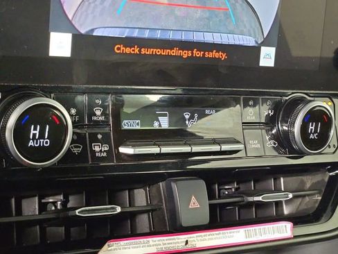 Used 2024 Toyota Highlander Limited image 20